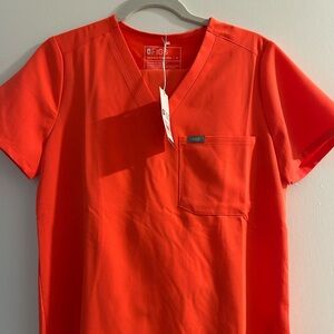 Figs Women’s Bright  V-Neck Tee & Joggers